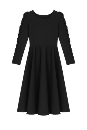 Vestido negro con volados en mangas