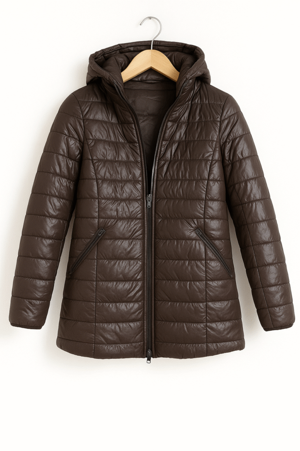 Campera acolchada marrón con capucha