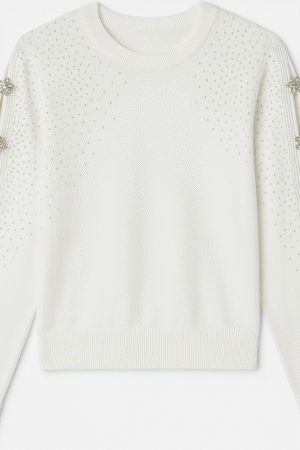 Sweater Blanco Empolvado con Apliques Florales y Detalles Calados