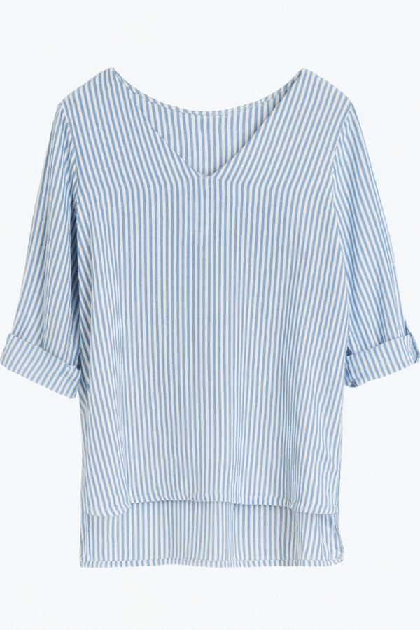 Camisola Rayada Celeste – Estilo Relax con Toque Chic