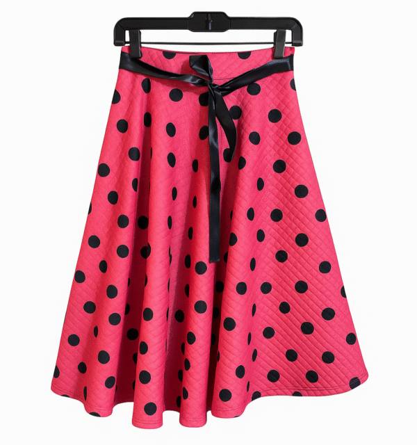 Falda rosa con lunares negros y lazo satinado
